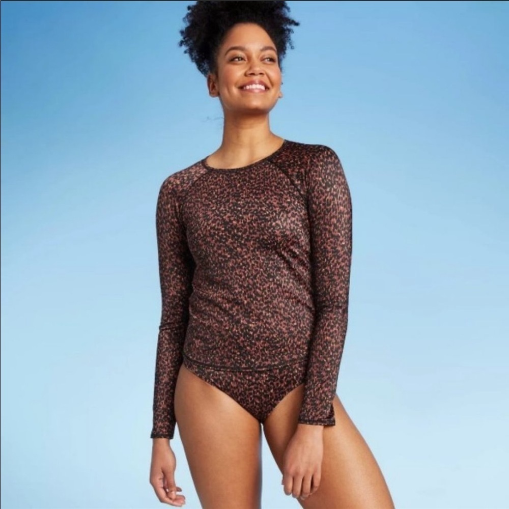 NEW All in Motion Long Sleeve Leopard Rashguard M